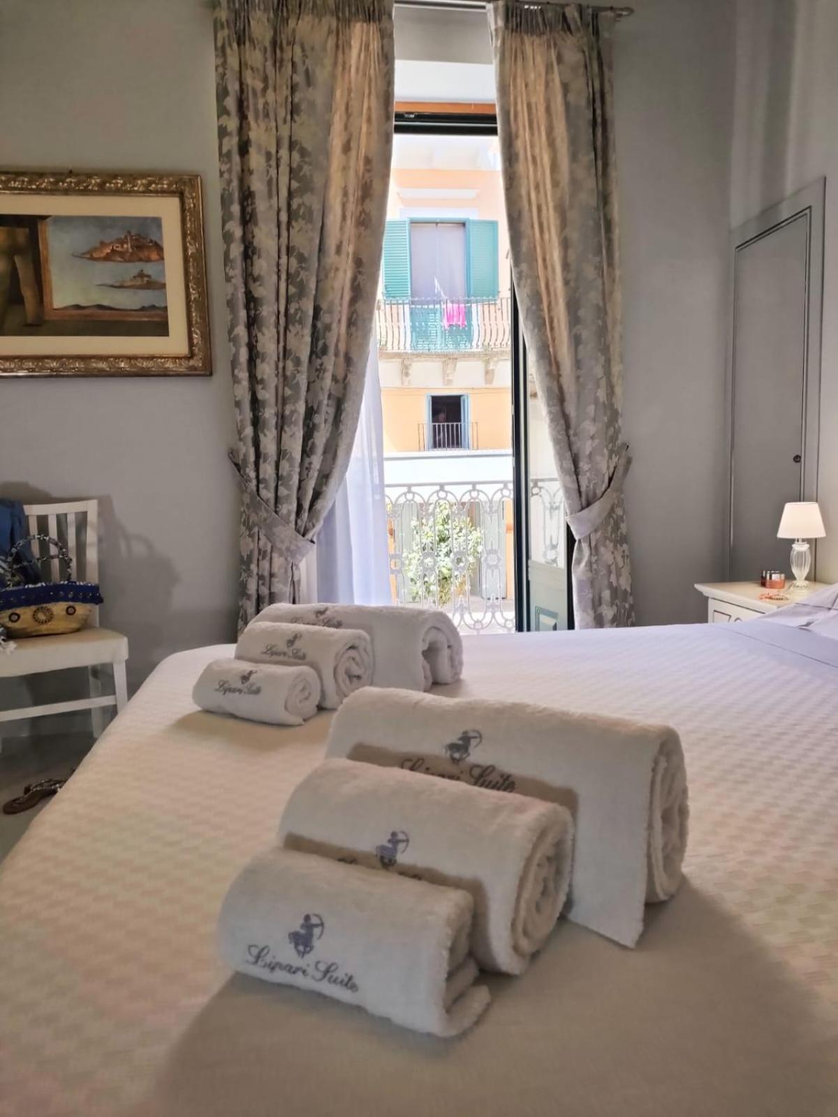 Lipari Suite B&B Екстер'єр фото